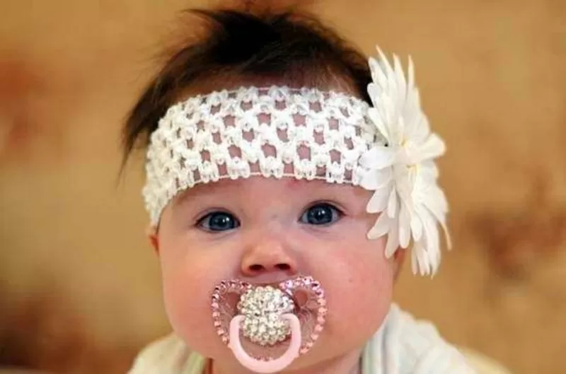 Инкрустация стразами swarovski пустышек и бутылочек в Украине