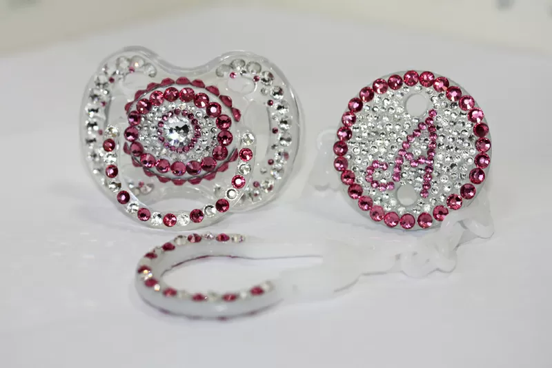 Инкрустация стразами swarovski пустышек и бутылочек в Украине 3