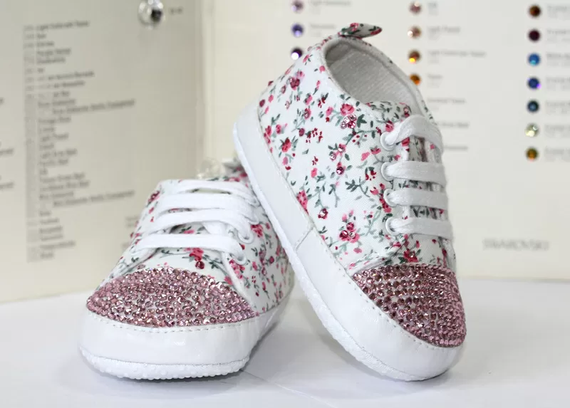 Инкрустация стразами swarovski пустышек и бутылочек в Украине 4