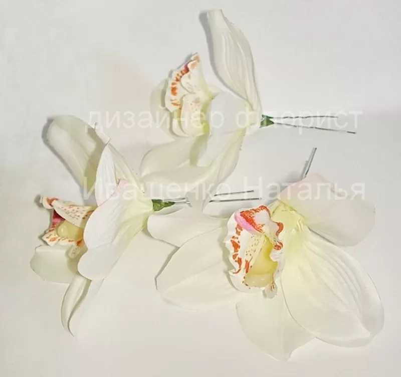 Заколки из искусственных цветов