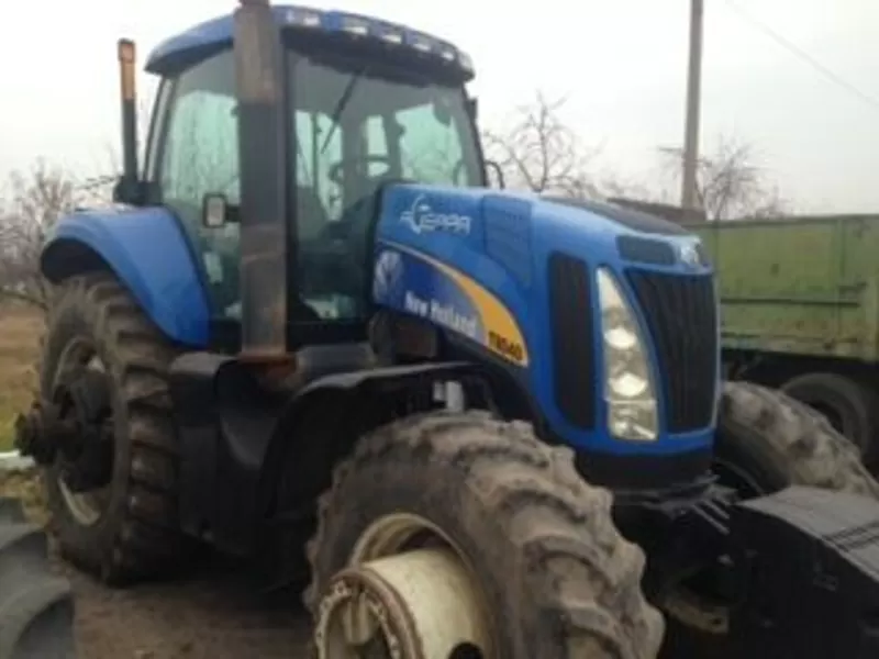 Трактор колесный NEW HOLLAND 8040