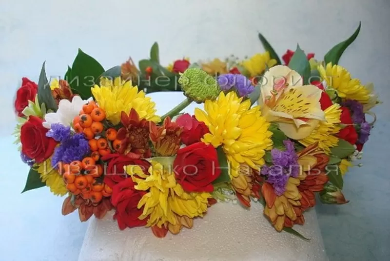 Венок из живых цветов 2