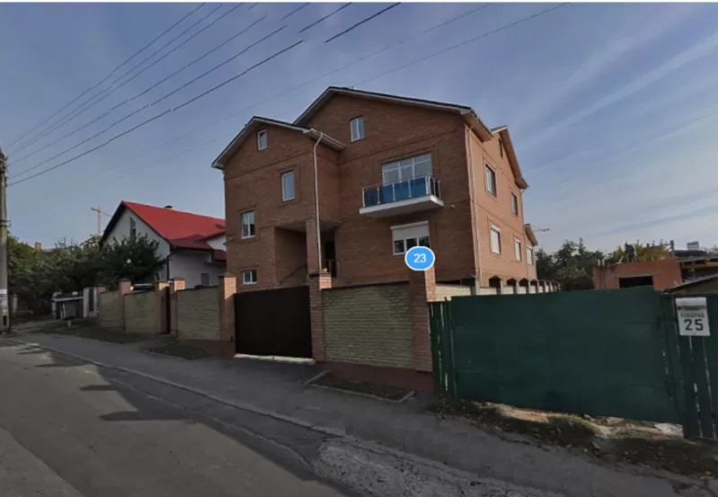 850m2 cottage on 10 acres of land in the center of Kiev to the right o