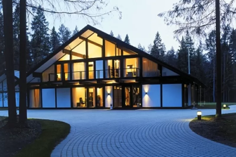 Каркасная конструкция имеет ряд существенных преимуществ.