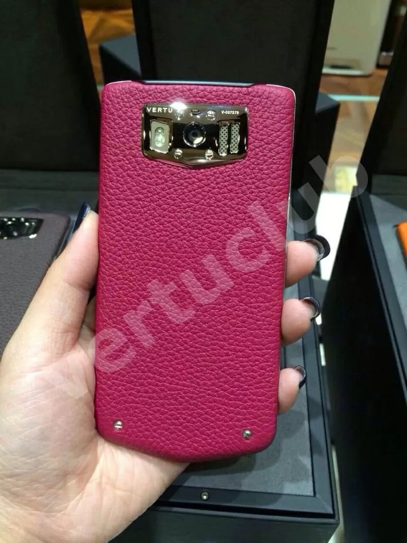 Vertu Constellation V Pink Leather 3