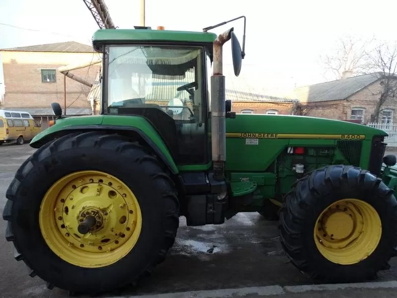 Трактор колесный JOHN DEERE 8400