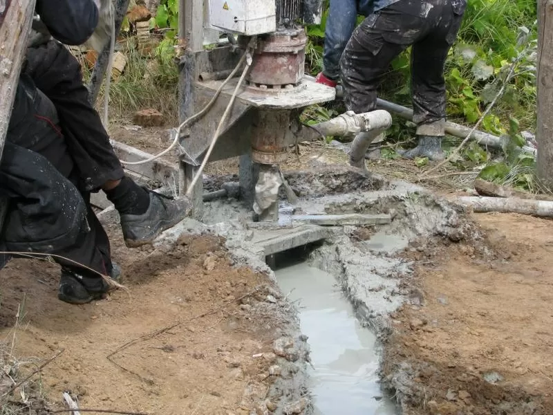 Бурение скважины на воду (Труба НПВХ 125мм)