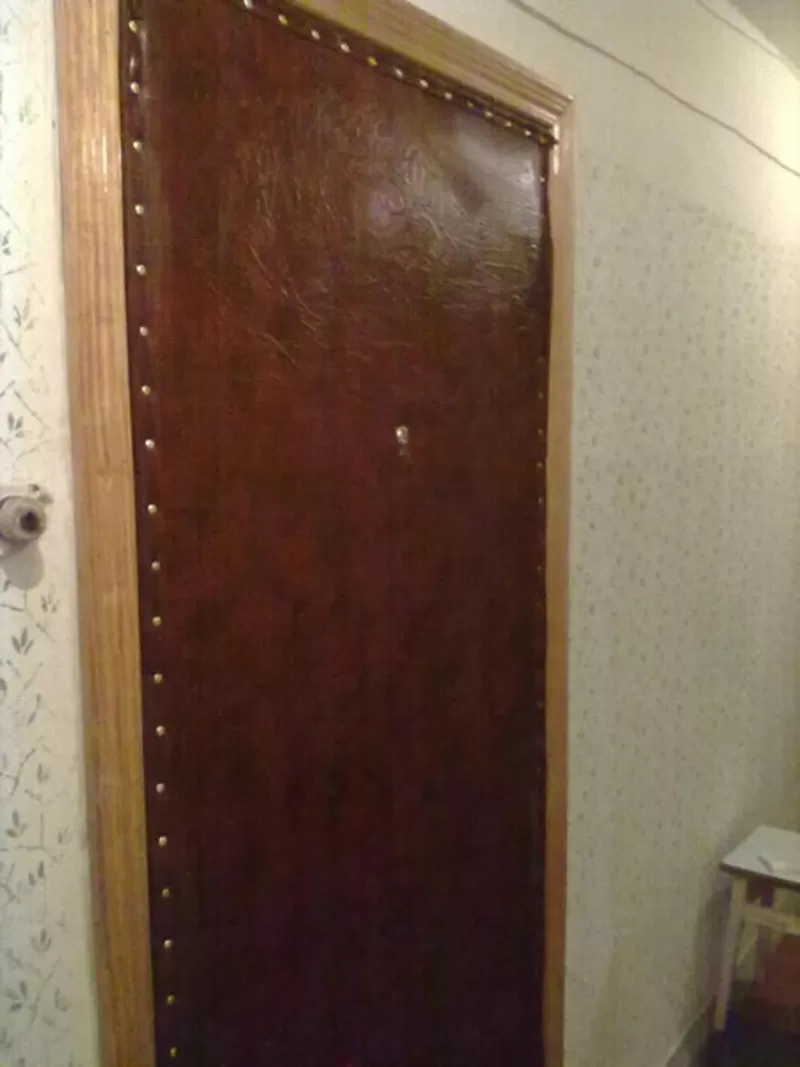 Отделка дверей дермантином , кожзаменителем