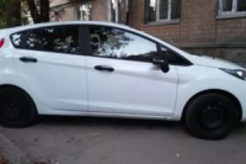 Продам свой автомобиль Ford Fiesta 4