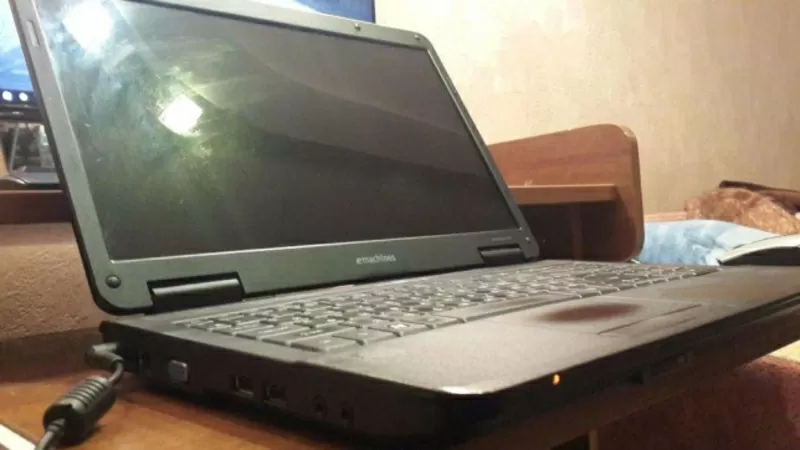 Продам по запчастям ноутбук Acer eMachines E527 (разборка и установка)