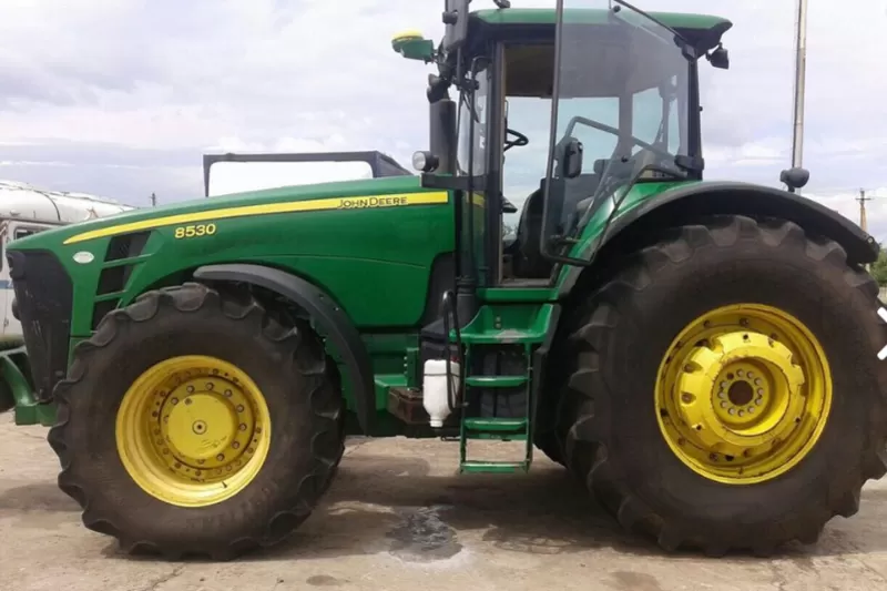 Колісний трактор JOHN DEERE 8530