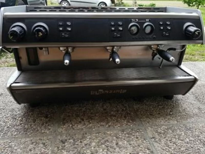 Продам трехпостовую кофемашину бу LaSpaziale S3