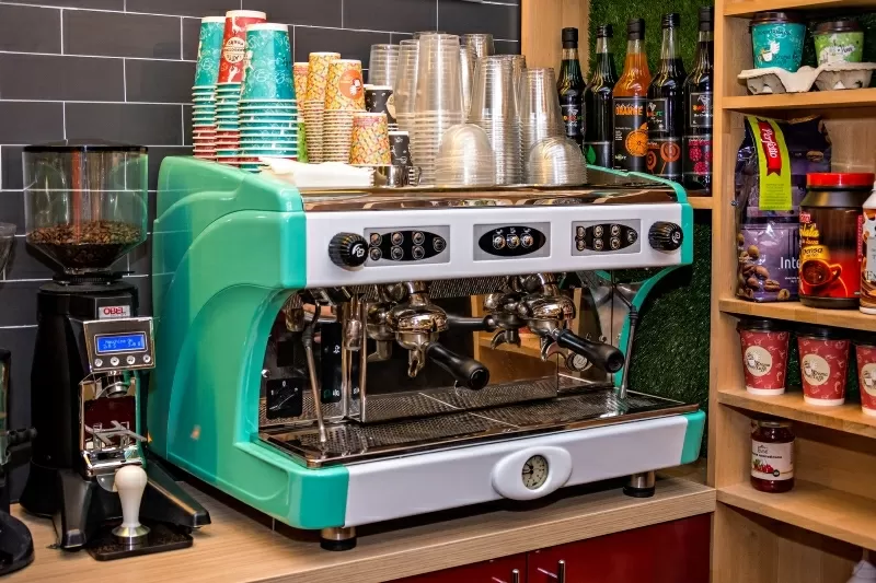 Франшиза кофейни Crema Caffe - кофе с собой франчайзинг 2