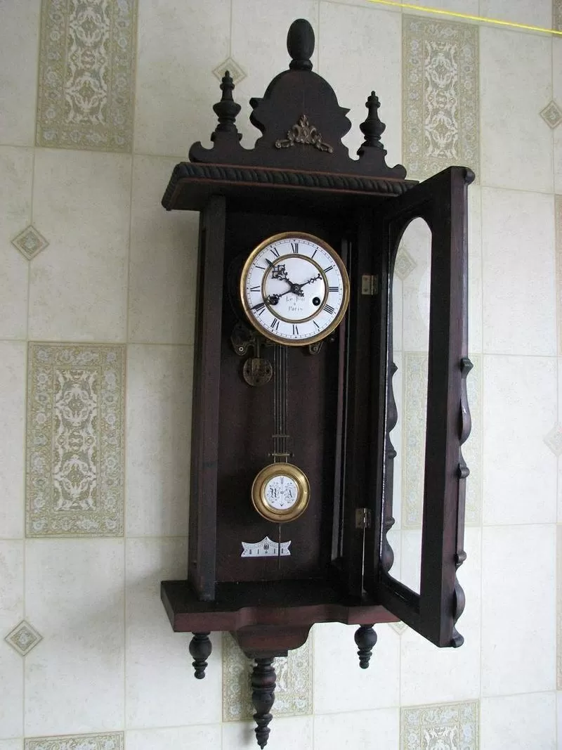 Продам часы настенные,  старинные 19 века. В хорошем состоянии. 2
