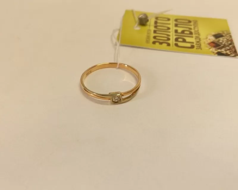 Кольцо золотое с бриллиантом,  0.02 ct.