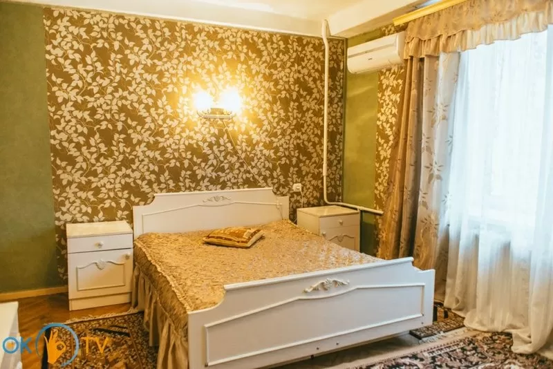 Посуточно в Киеве сдаю 4-комнатную квартиру.  8