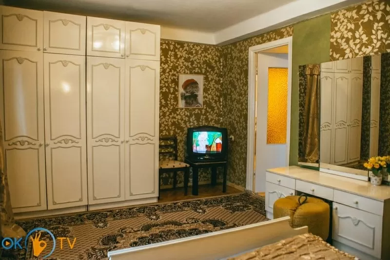 Посуточно в Киеве сдаю 4-комнатную квартиру.  7