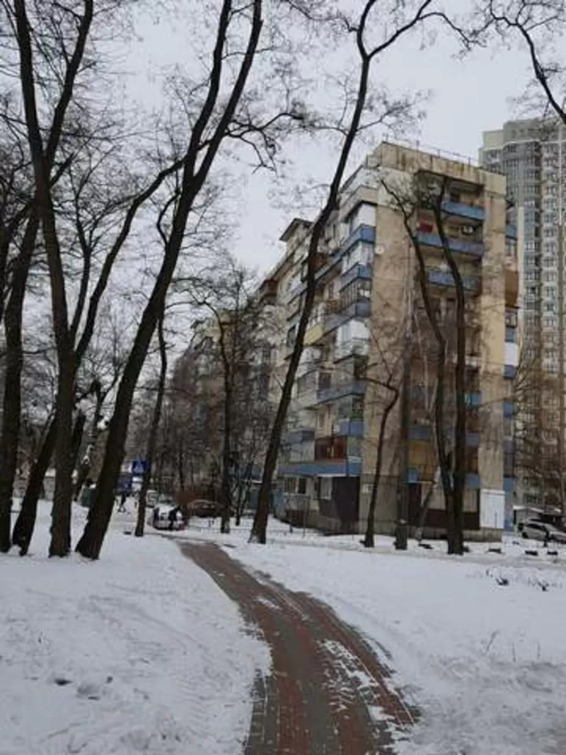 Продаётся однокомнатная возле метро 