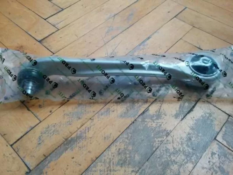 Рычаг подвески передний правый верхний на Volkswagen Passat B5 2