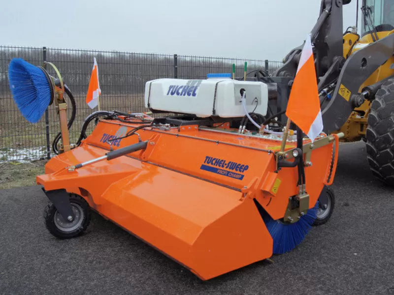 Дорожная щетка с бункером Tuchel Profi Champ