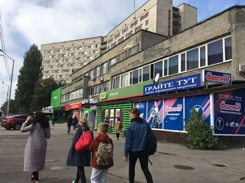 Помещение в активной пешеходной зоне. КПИ,  Киев.