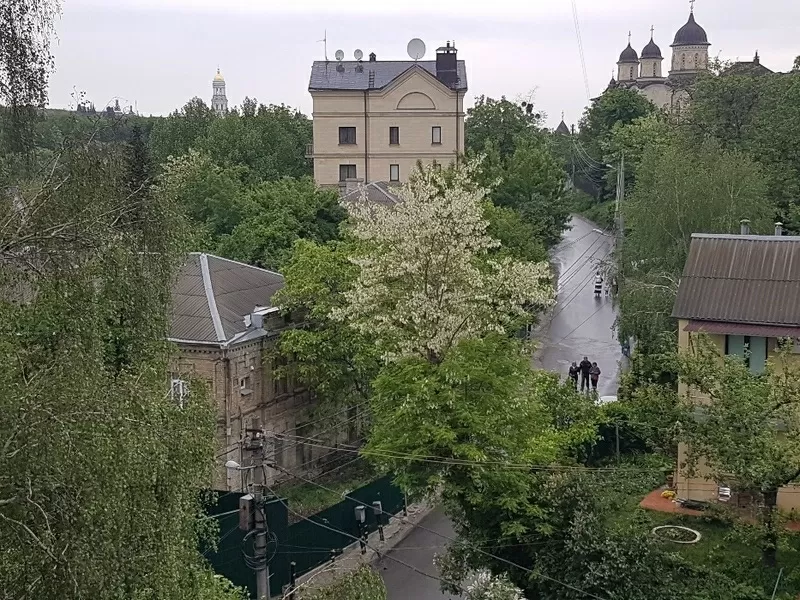 Участок на Печерске возле метро Дружбы Народов,  Киев. 2