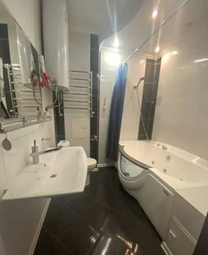 Сдам 3-х ком. квартиру. Урловская 11/44 элитного дома. Евроремонт 115к