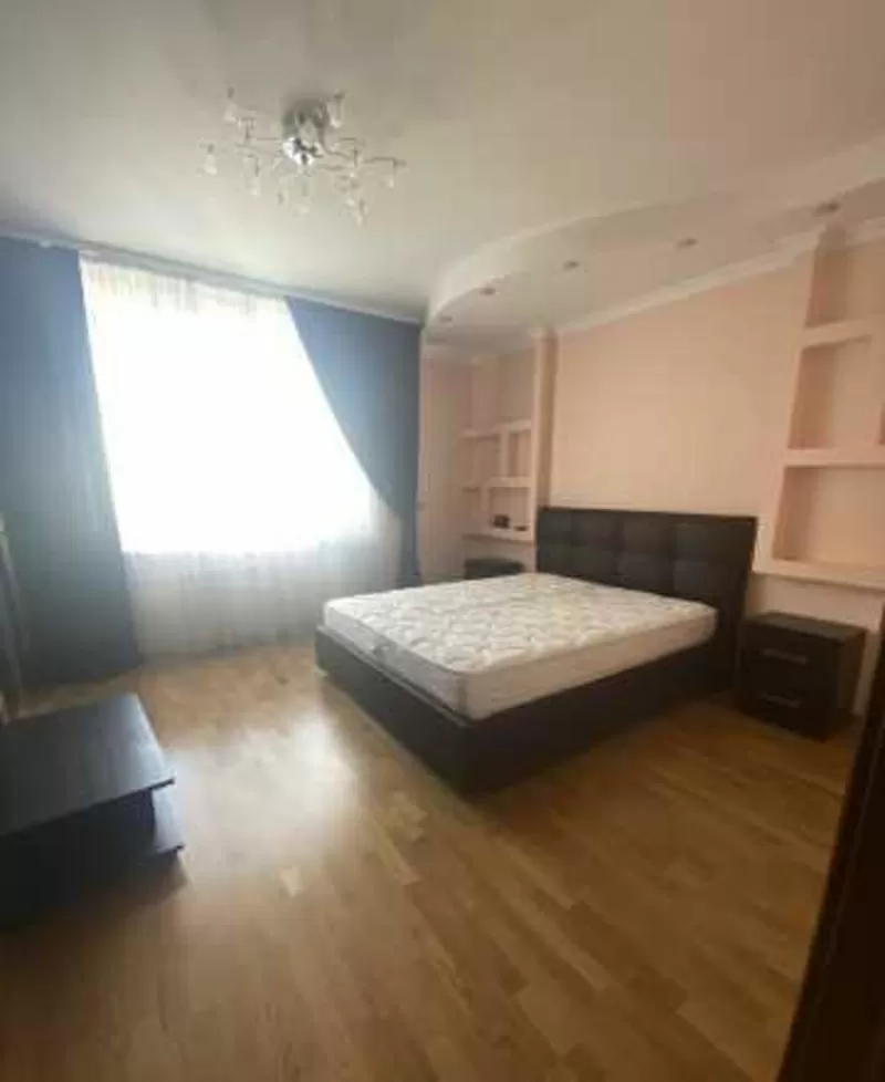 Сдам 3-х ком. квартиру. Урловская 11/44 элитного дома. Евроремонт 115к 3