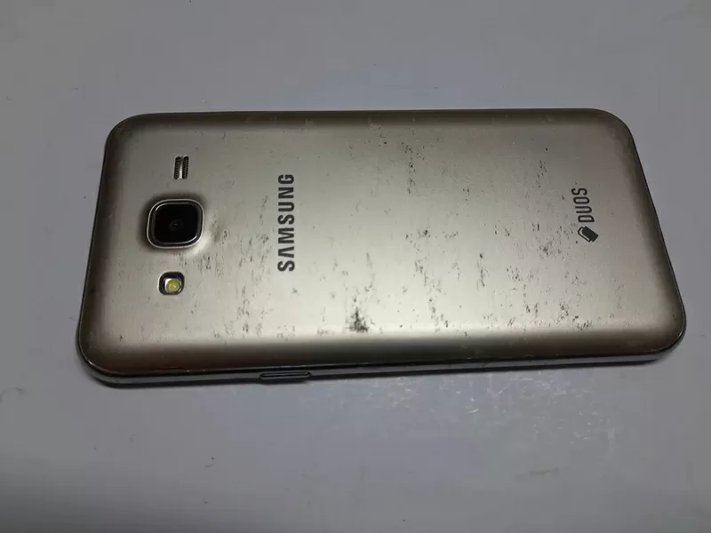 Б/у Samsung Galaxy J5 SM-J500 4