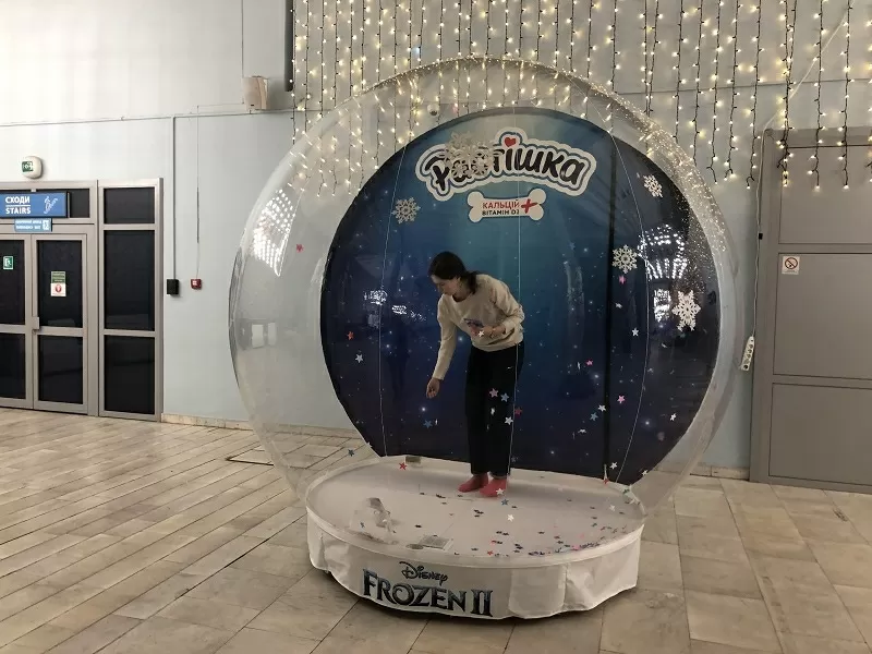 Надувные снежные шары Inflatable Snow Globe 3