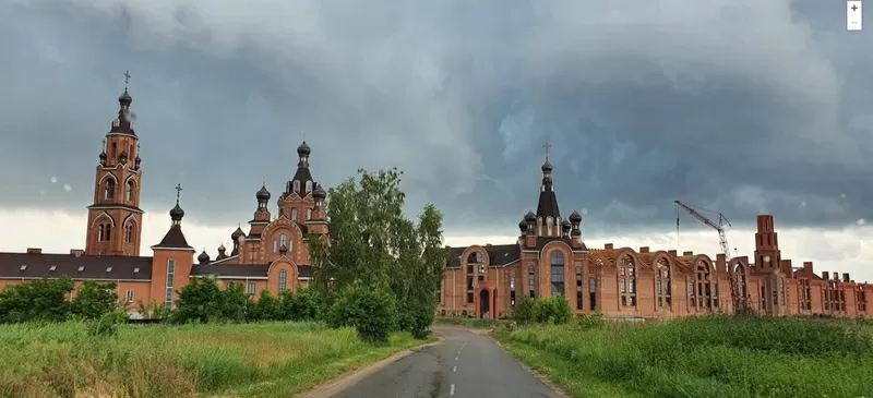 Знамените село Хлепча як на долоні. Ліс,  Річка