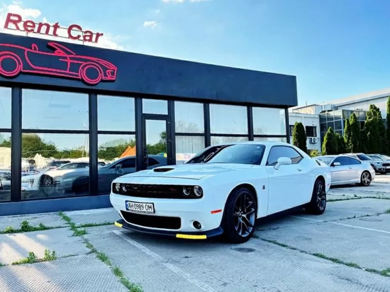 Dodge Challenger 6.4 белый аренда прокат