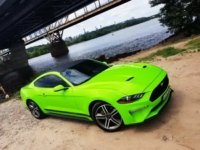 Ford Mustang GT салатовый 2018 аренда спортивных автомобилей 4