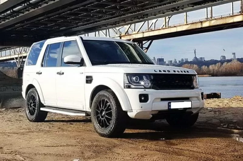 Внедорожник Land Rover Discovery 4 белый аренда