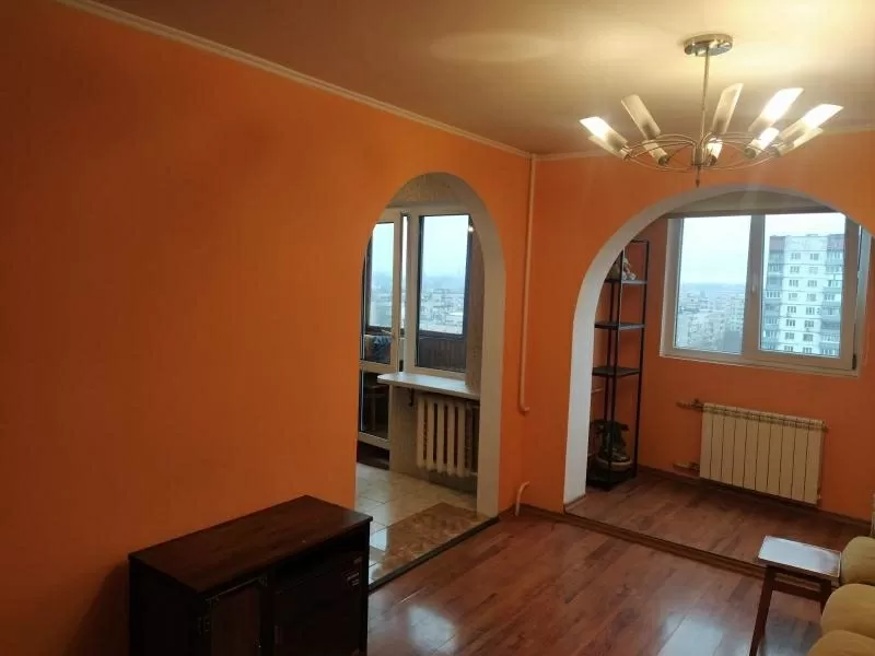 Продам 2 к.квартиру метро Святошин Королева Академика просп.,  12и 5