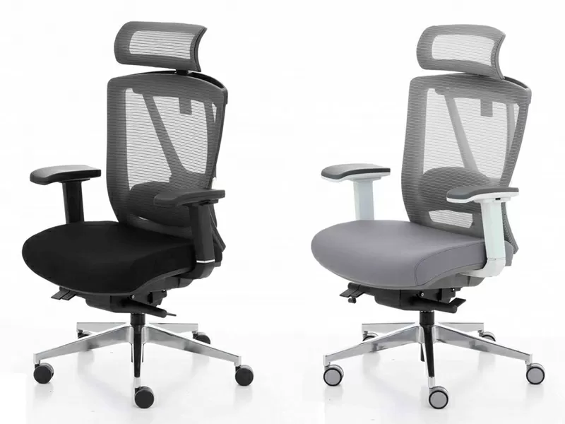 Удобное компьютерное кресло Ergo Chair 2 черного цвета