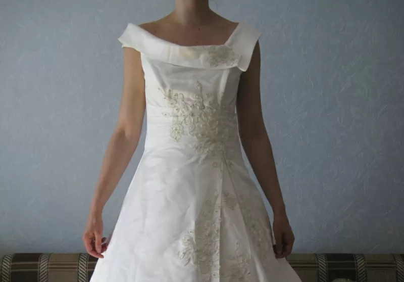 Весільна сукня пишна