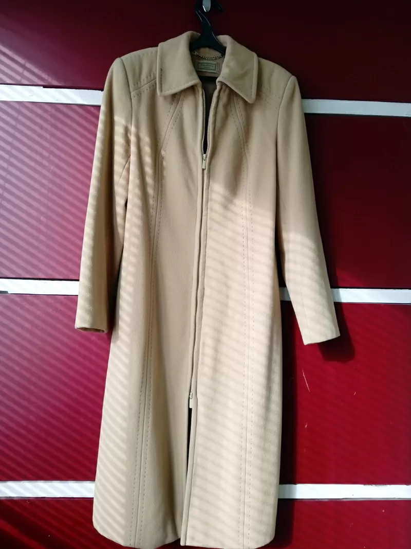 Продам пальто б/у,  Кашимир,  цвет песочный. Размер 48 (L). 