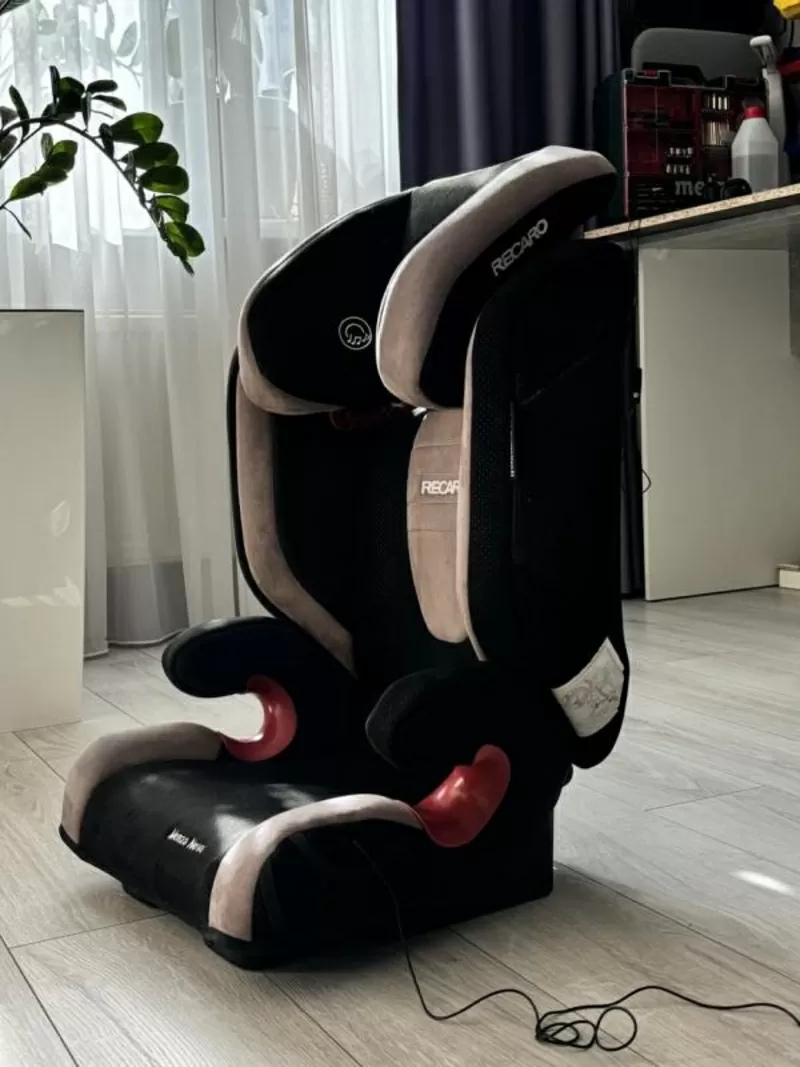 Продам вживане дитяче автокрісло Recaro Monza Nova
