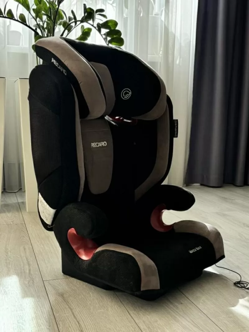 Продам вживане дитяче автокрісло Recaro Monza Nova 3