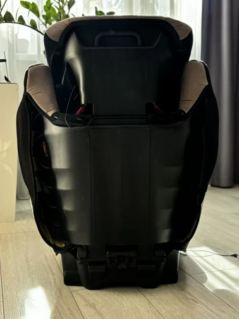 Продам вживане дитяче автокрісло Recaro Monza Nova 4