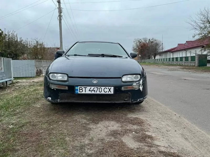 Продам авто Mazda 323F 1.5 л газ/бензин — на ходу, ціна 1200 доларів
