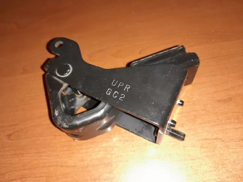 Кронштейн- петля Крепление запасного колеса Mitsubishi Pajero Wagon 4 06-12г 5839 A 011