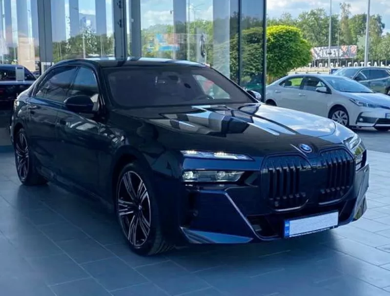 Авто на свадьбу BMW i7 xDrive прокат без водителя 2