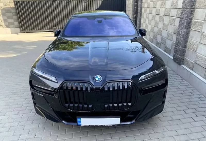 Авто на свадьбу BMW i7 xDrive прокат без водителя 3