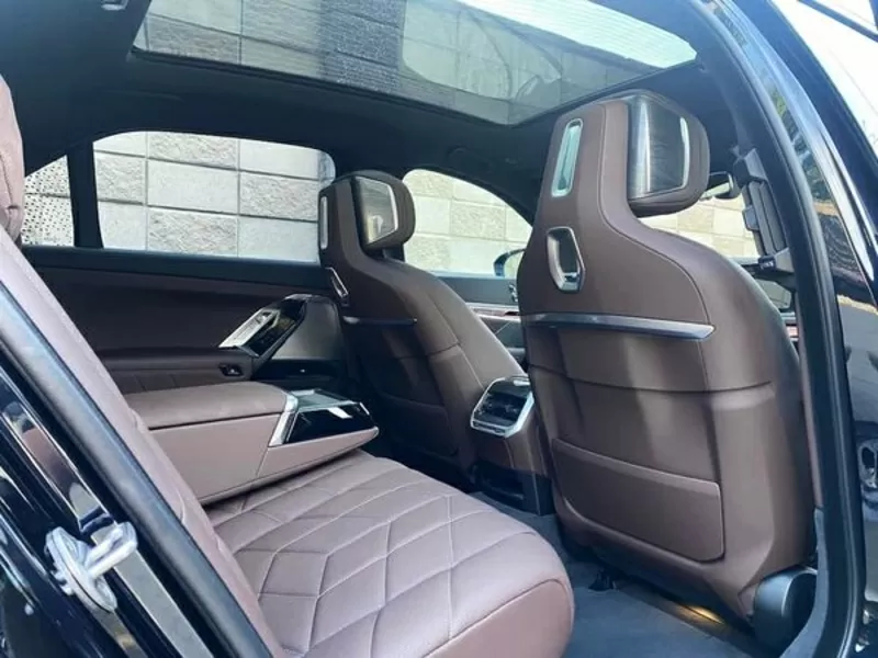 Авто на свадьбу BMW i7 xDrive прокат без водителя 9