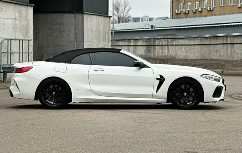 Прокат кабриолета на свадьбу съемки BMW M8 Cabrio белая без водителя 3
