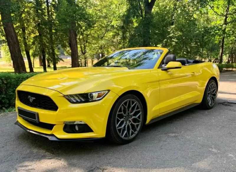 070 Кабриолет Ford Mustang желтый прокат посуточно