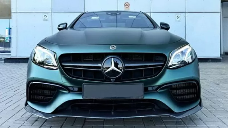 Прокат спорткара Mercedes Benz E63s без водителя в Киеве 2
