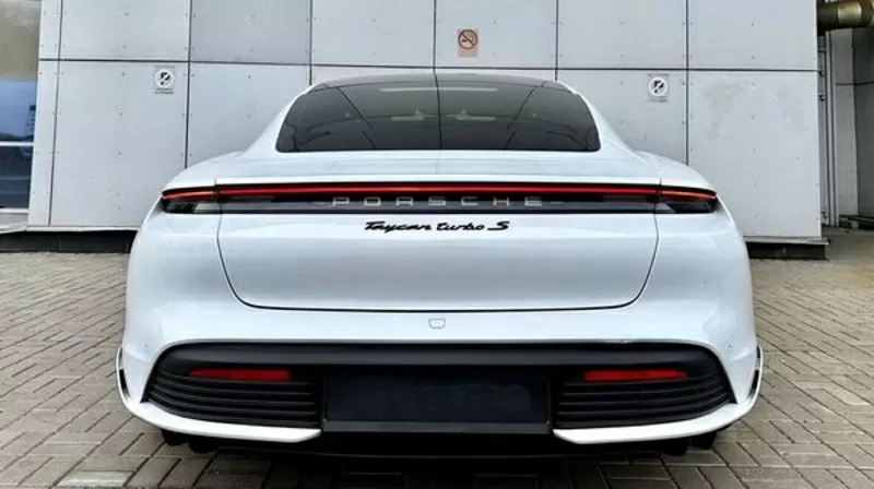 Прокат Porsche Taycan Turbo без водителя в Киеве 4